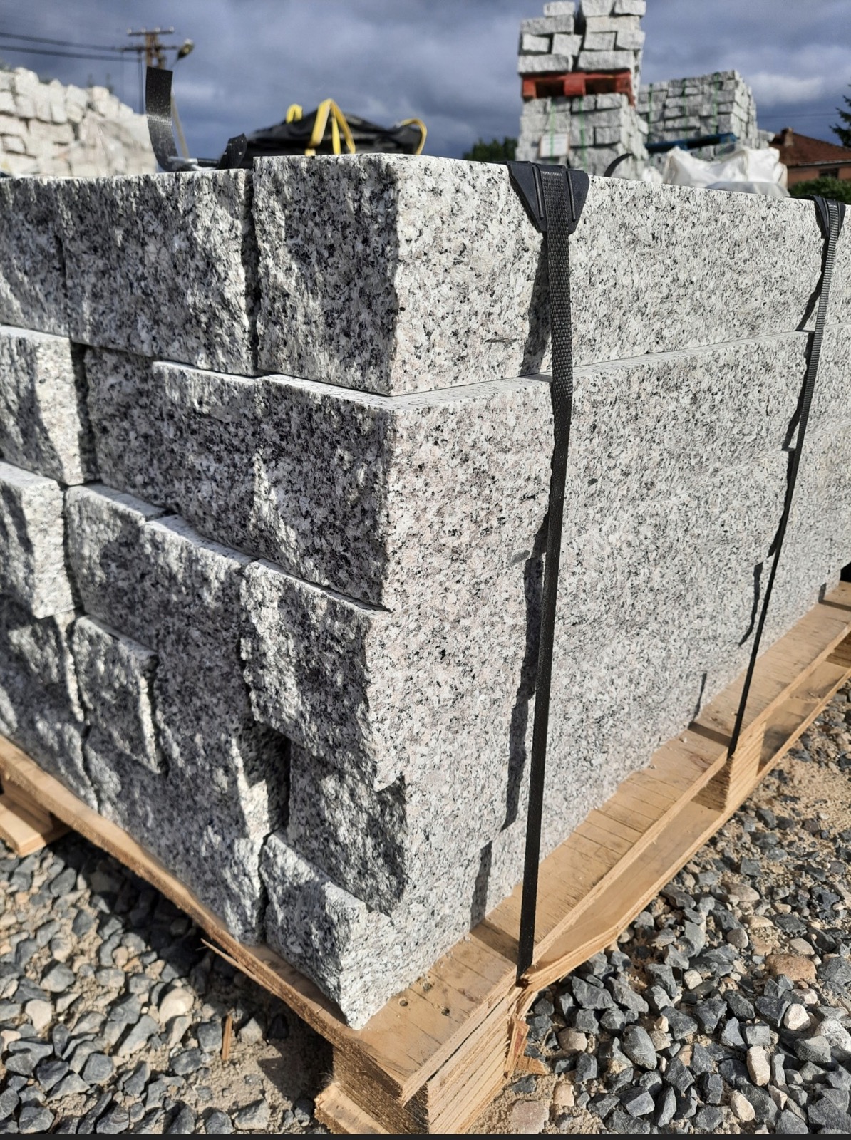 Materiál a dodávky