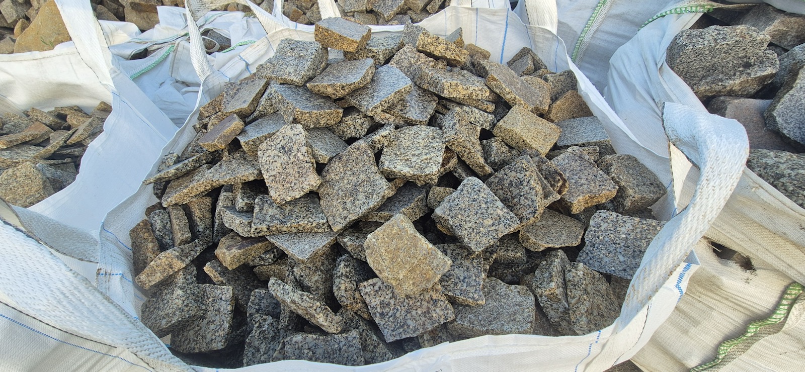 Materiál a dodávky